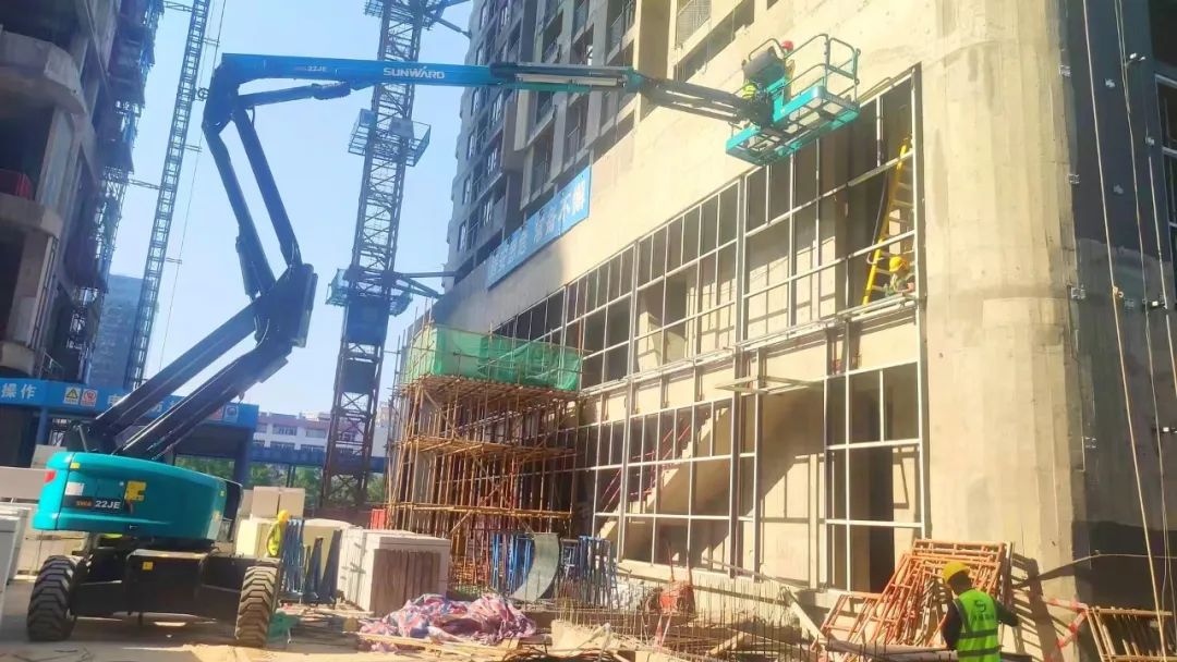 正式“上岗”！bti体育智能首台电动曲臂式高空作业平台入驻华南市场