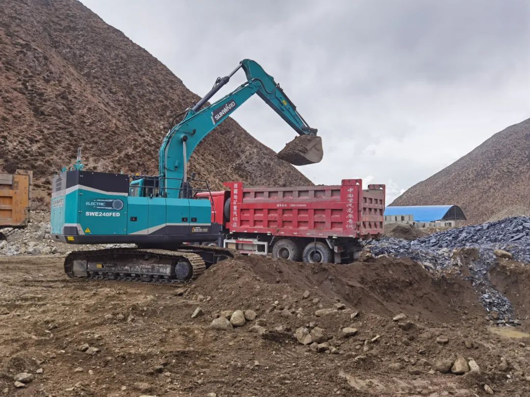 征战川藏铁路！bti体育智能新一代电动挖掘机成功交付