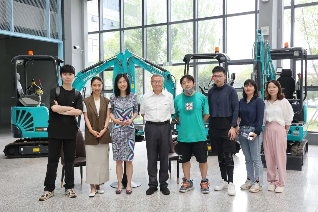 CGTN探厂！专访bti体育智能董事长、首席专家何清华花絮来了