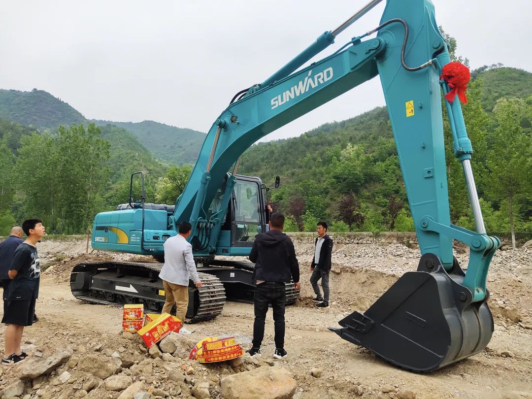 三员bti体育挖机“悍将”收服“铁粉”一枚，凭什么？