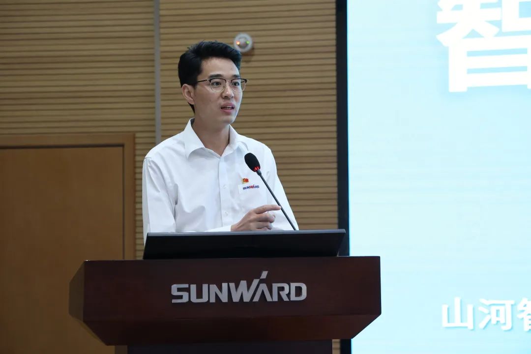 创新引领，智造将来！“2022院士专家长沙杏妆高端设备高质量发展钻研会隆沉进行