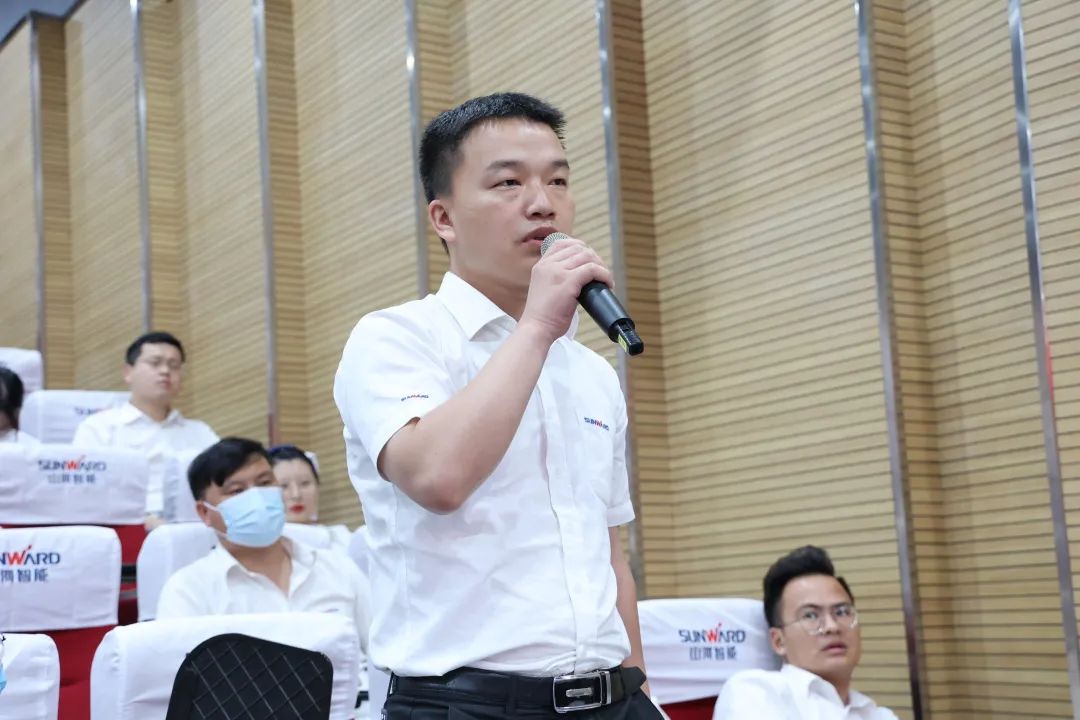 创新引领，智造将来！“2022院士专家长沙杏妆高端设备高质量发展钻研会隆沉进行