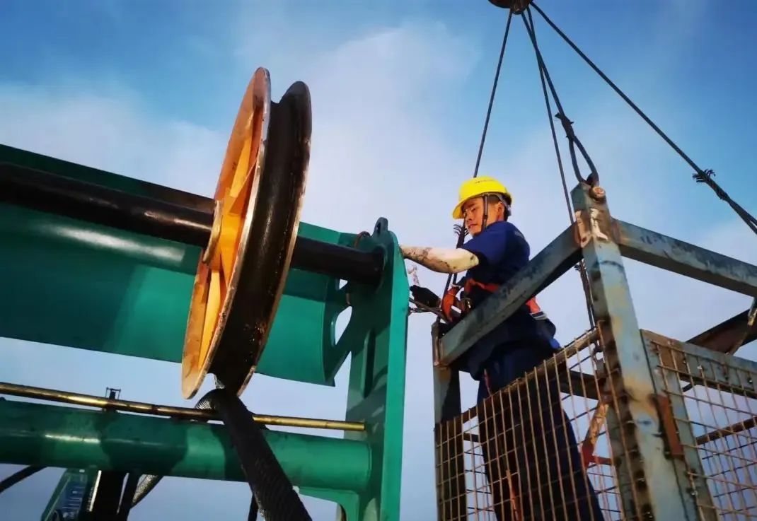 “创造施工事业！”他们和bti体育智能“超等桩备”一路助建燕矶长江大桥