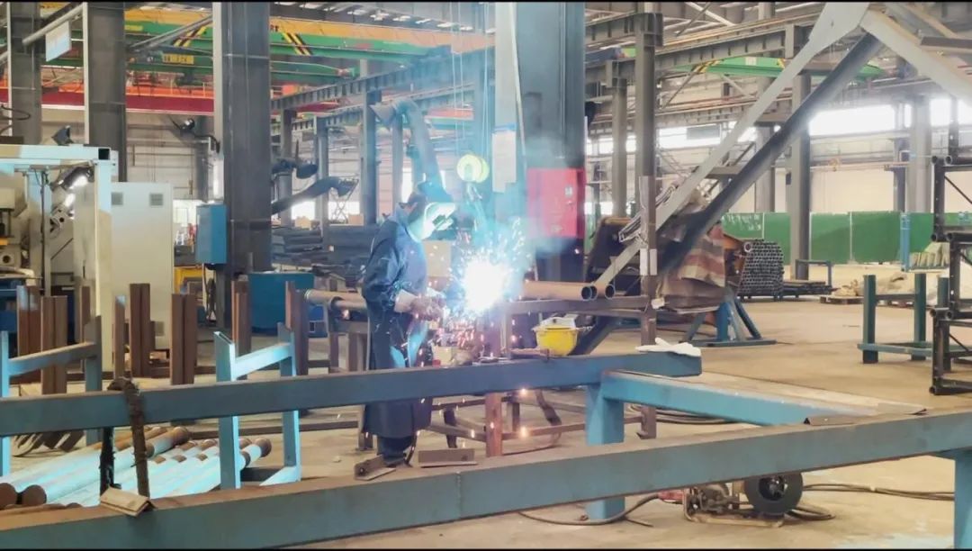 图集 | 战高温，迎“烤”验！bti体育人在行动