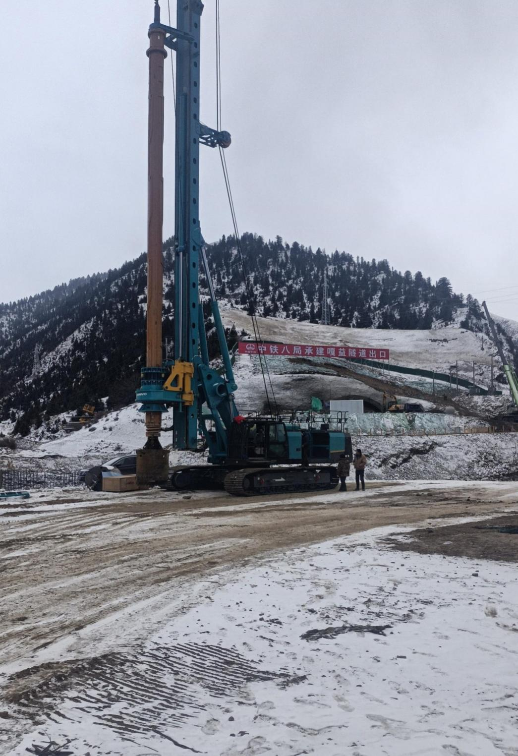 决战“世界之巅”！bti体育智能旋挖钻机实力助建川藏铁路