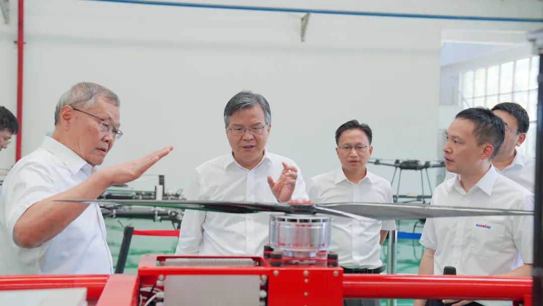 湖南省委常委、常务副省长李殿勋一行调查调研bti体育科技