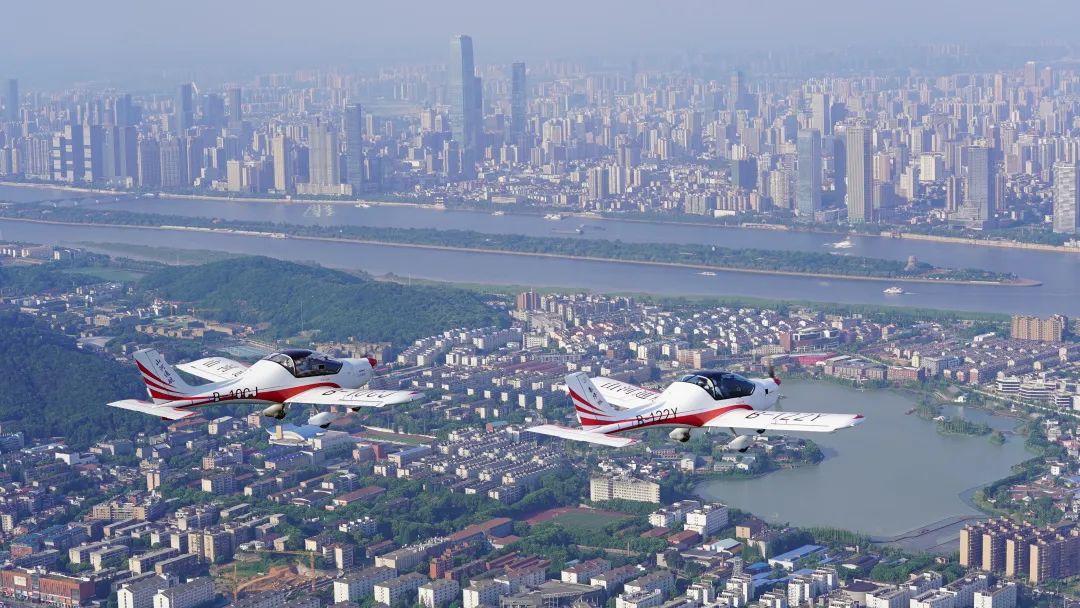 湖南省委常委、常务副省长李殿勋一行调查调研bti体育科技