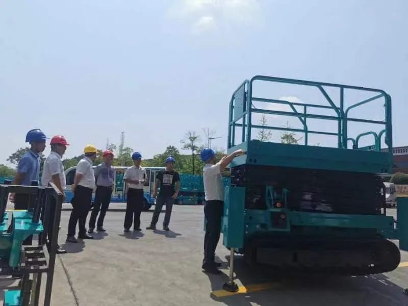 加快电动化产品布局，bti体育智能第一款履带剪叉式高空作业平台来了！