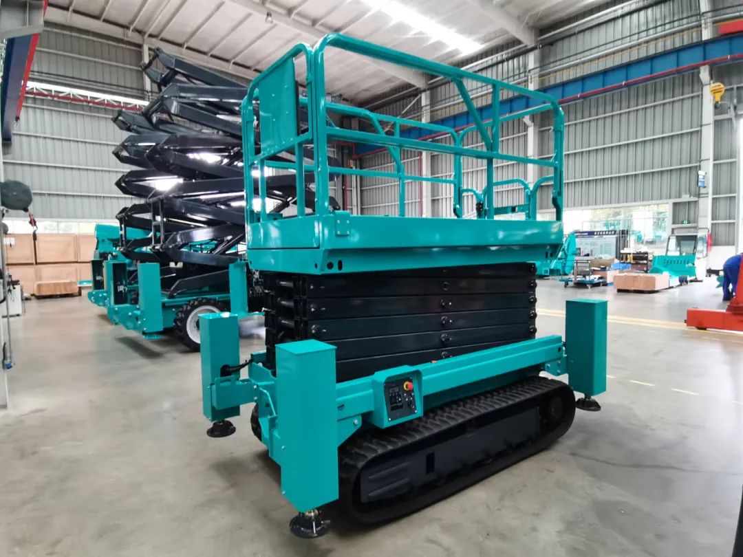 加快电动化产品布局，bti体育智能第一款履带剪叉式高空作业平台来了！