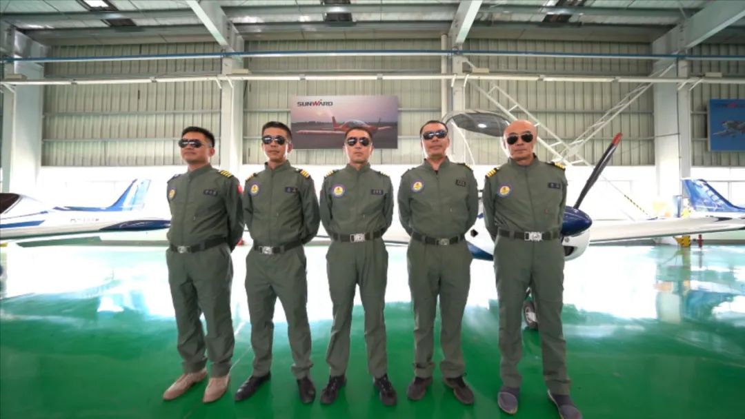 空中着花、大坡度回旋、俯冲跃升……看bti体育飞行表演队炫技2022湖南航展动态展