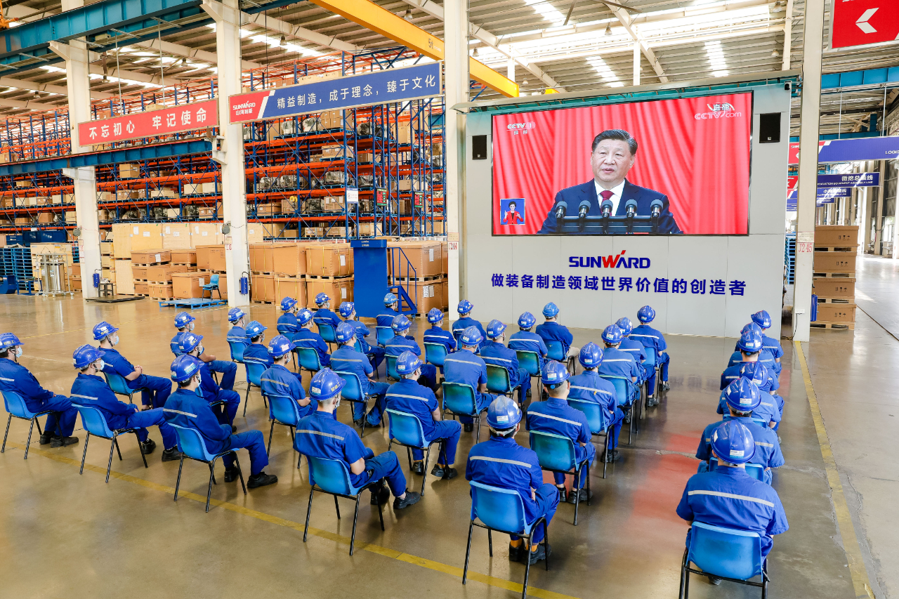 振奋人心！bti体育智能党员干部集中收看党的二十大开幕会盛况