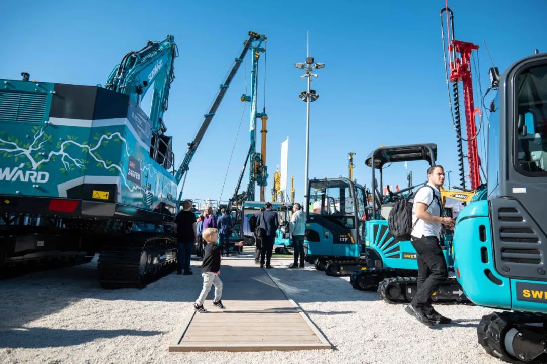 Bauma 2022 | 一组火热现场图带您沉温bti体育智能德国宝马展之旅