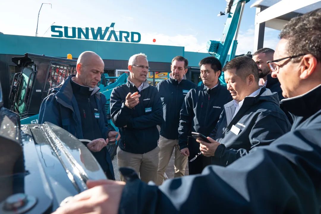 Bauma 2022 | 一组火热现场图带您沉温bti体育智能德国宝马展之旅