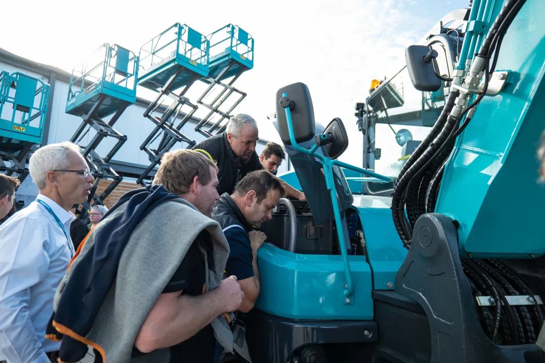 Bauma 2022 | 一组火热现场图带您沉温bti体育智能德国宝马展之旅