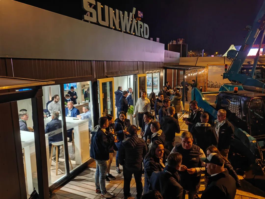 Bauma 2022 | 一组火热现场图带您沉温bti体育智能德国宝马展之旅