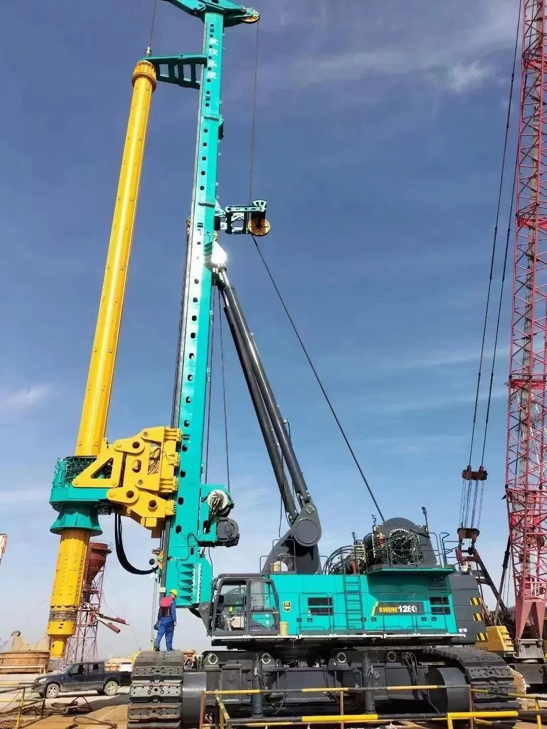 首桩开钻！bti体育智能超等旋挖实力助建世界最大跨度公铁两用大桥