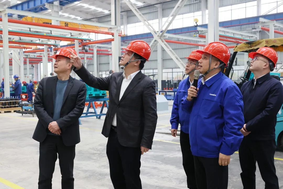 付旭明慰问bti体育智能市三八红旗手并督导安全出产工作