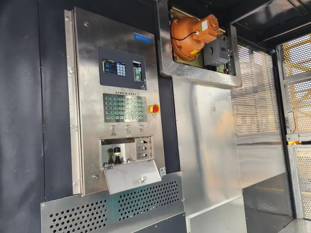 科技显能、再添新品！bti体育江麓智能施工起落机成功下线