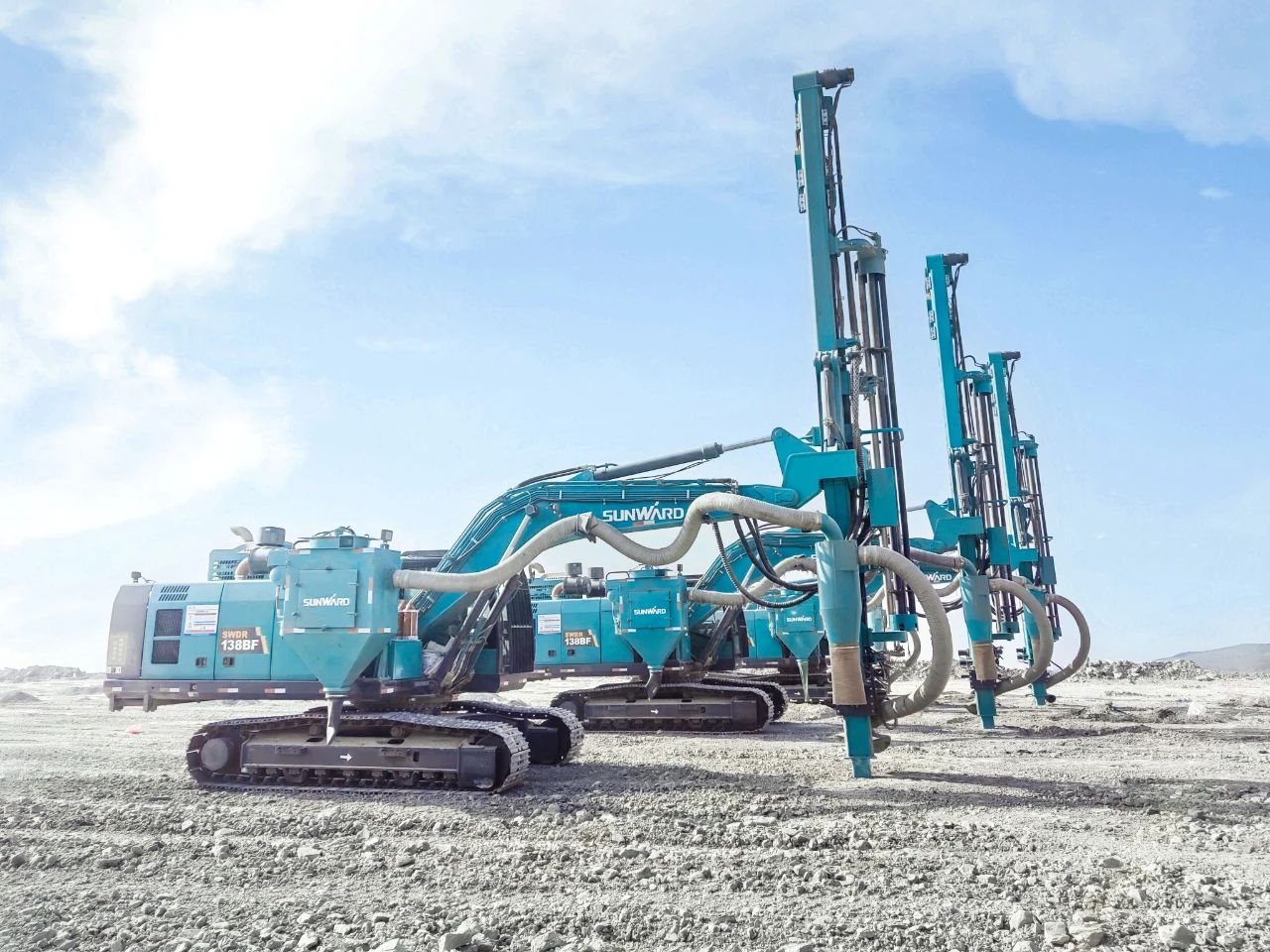 “绿色智能矿山建设专家”！bti体育智能全新一代切削潜孔一体式钻机沉拳出击