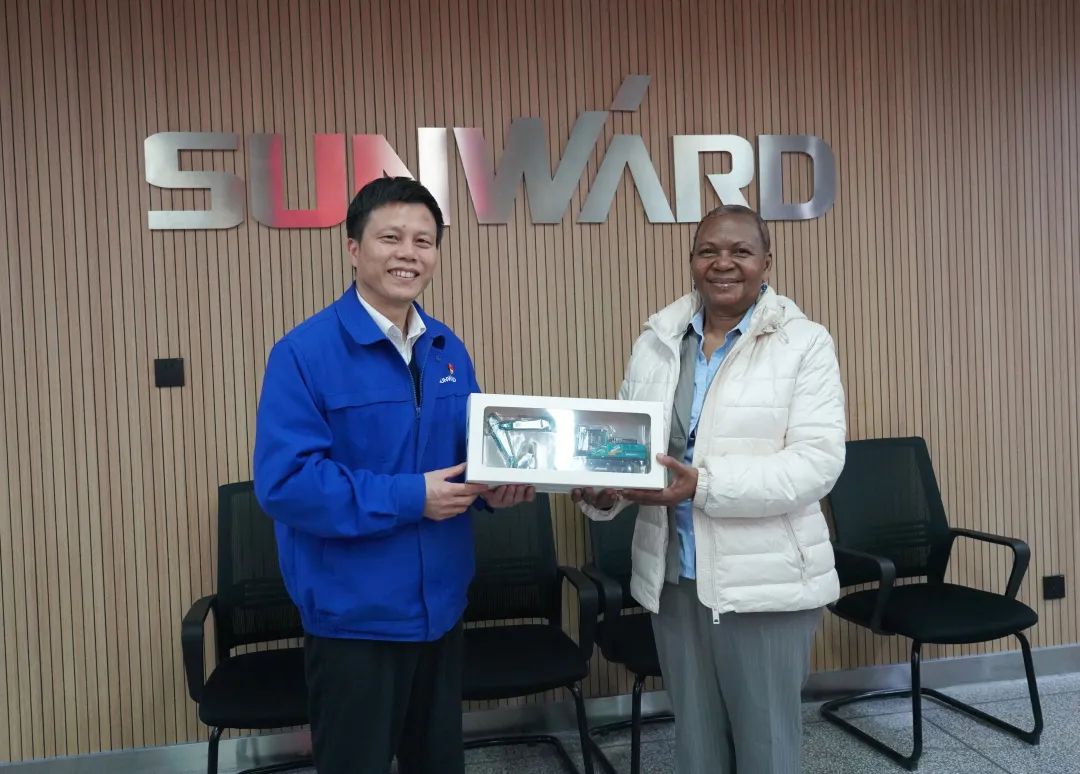 乌干达驻华大使到访bti体育智能