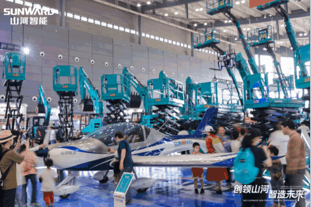 闪灼2023 CICEE！看bti体育智能“明星产品”有多“炫”