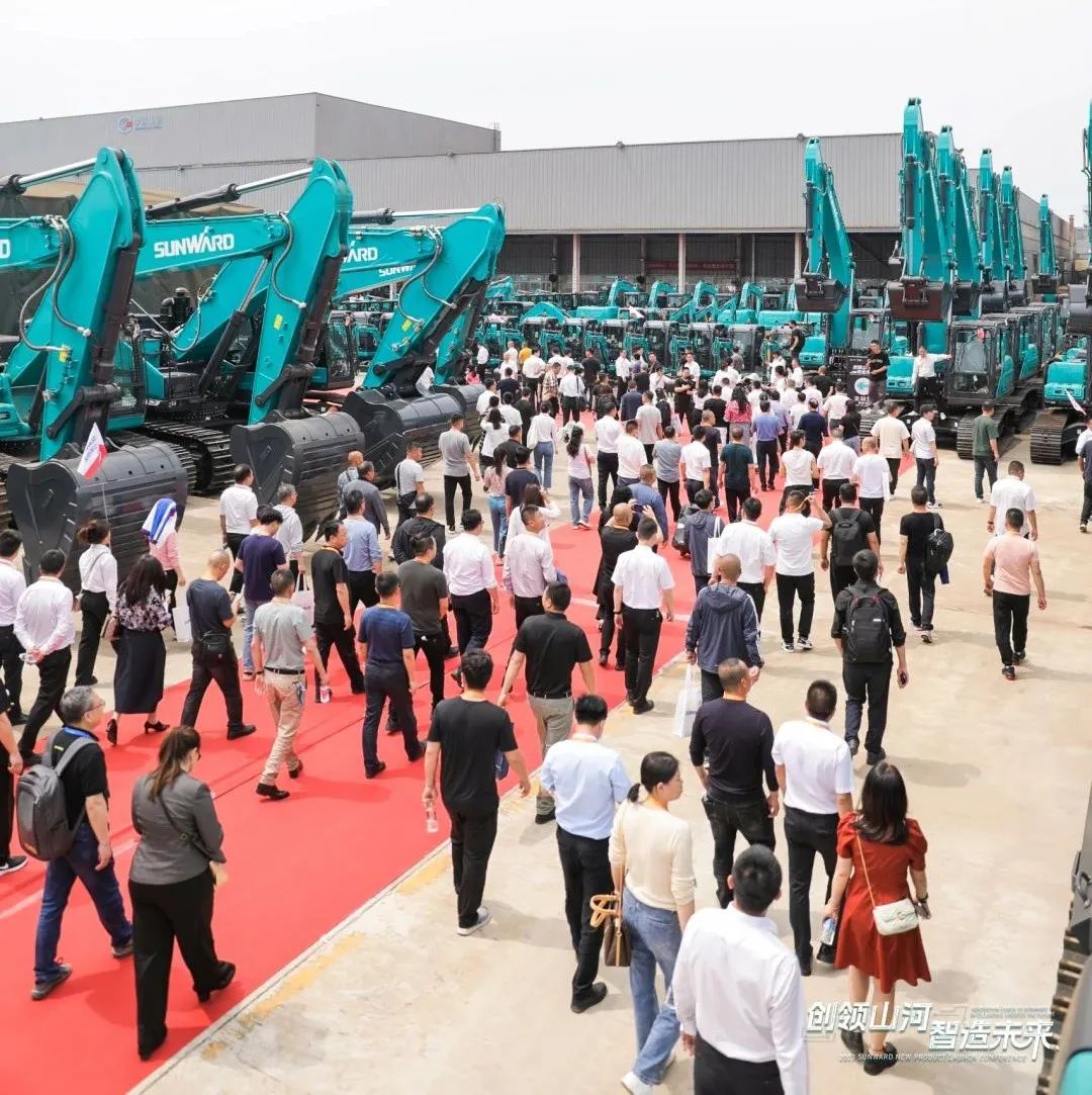 精品出击、互动不休！bti体育智能F系列挖掘机闪灼长沙展