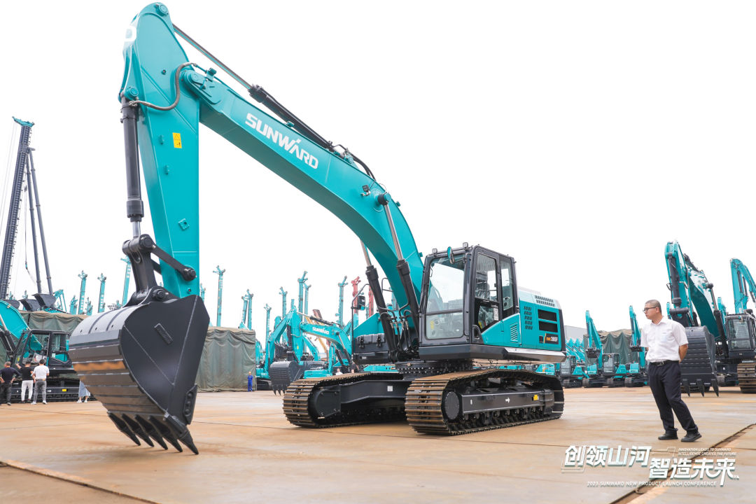 精品出击、互动不休！bti体育智能F系列挖掘机闪灼长沙展