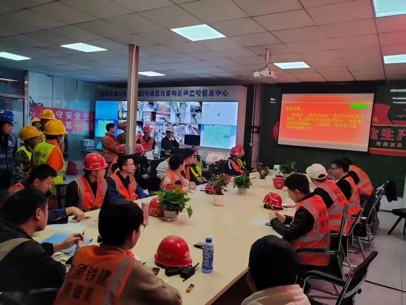 最新进展！中铁bti体育深圳地铁3号线低-白盾构区间左线顺利贯通