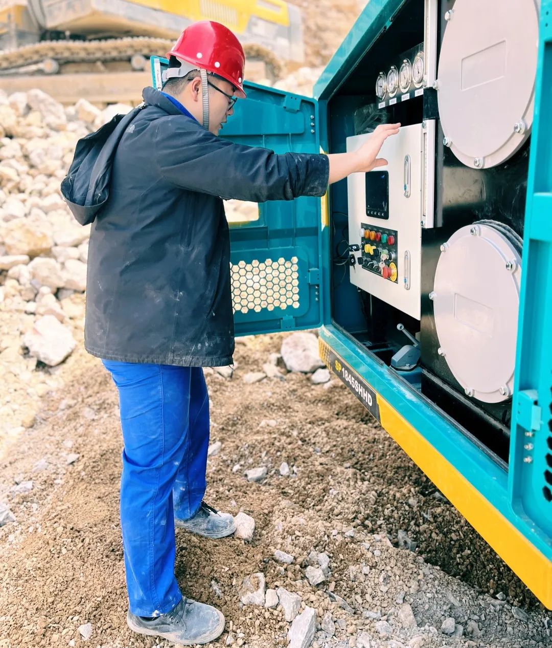 劳动庆幸，创造伟大！纪录那些平庸且伟大的劳动瞬间