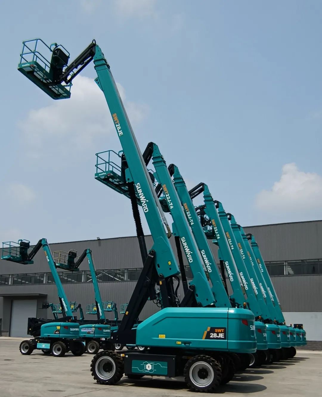 新能源家族再添“新丁”！bti体育智能三款电动臂式高空作业平台齐下线