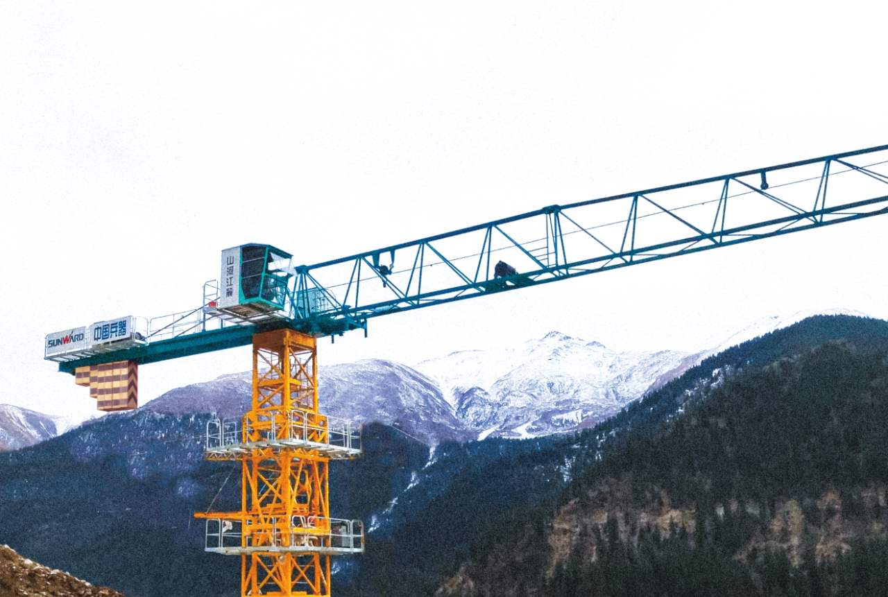 天山脚下的画师！bti体育江麓群塔援疆建设新景致