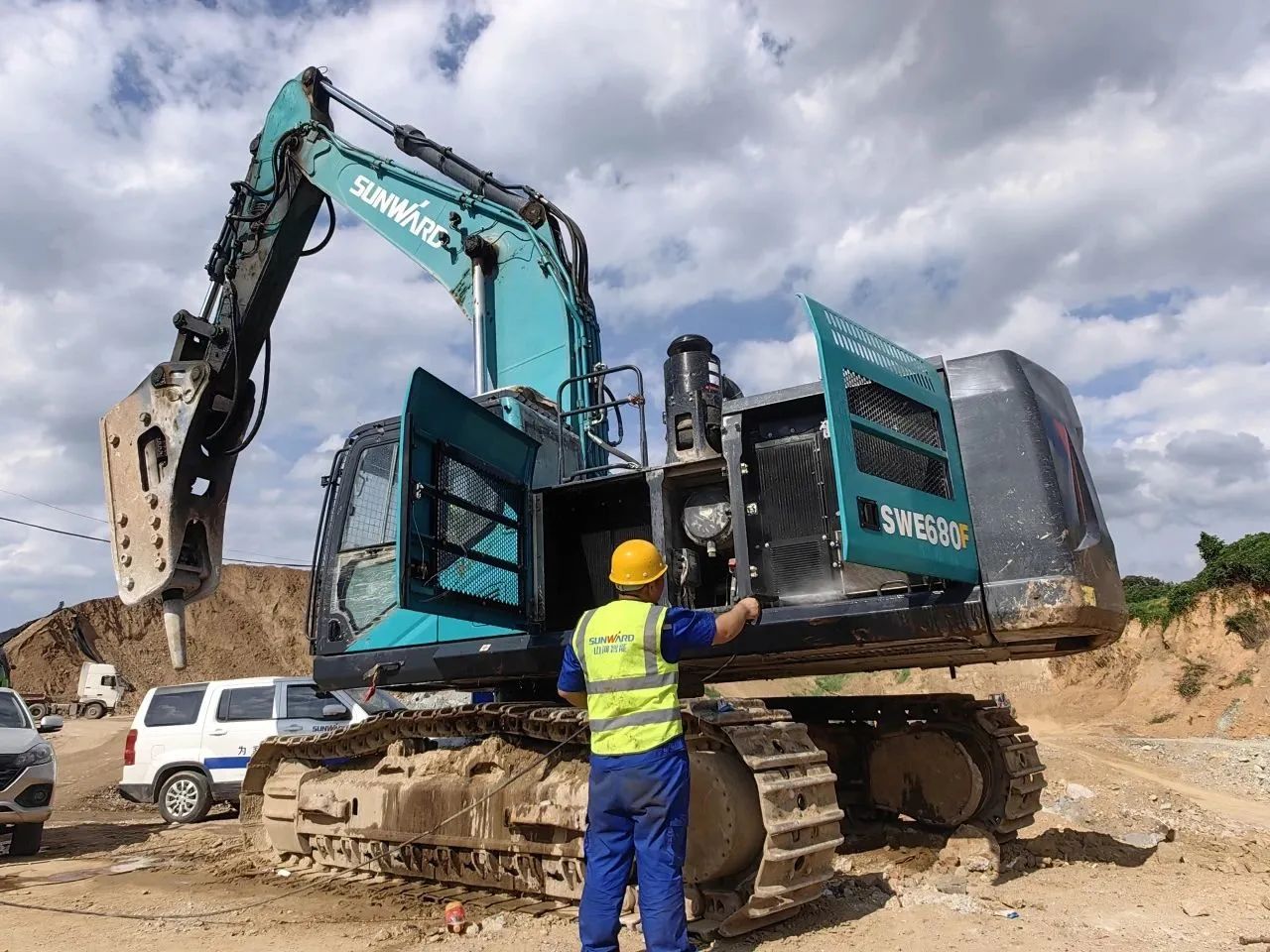 步履一向，服务不止！bti体育智能挖掘机服务万里行火热进行中