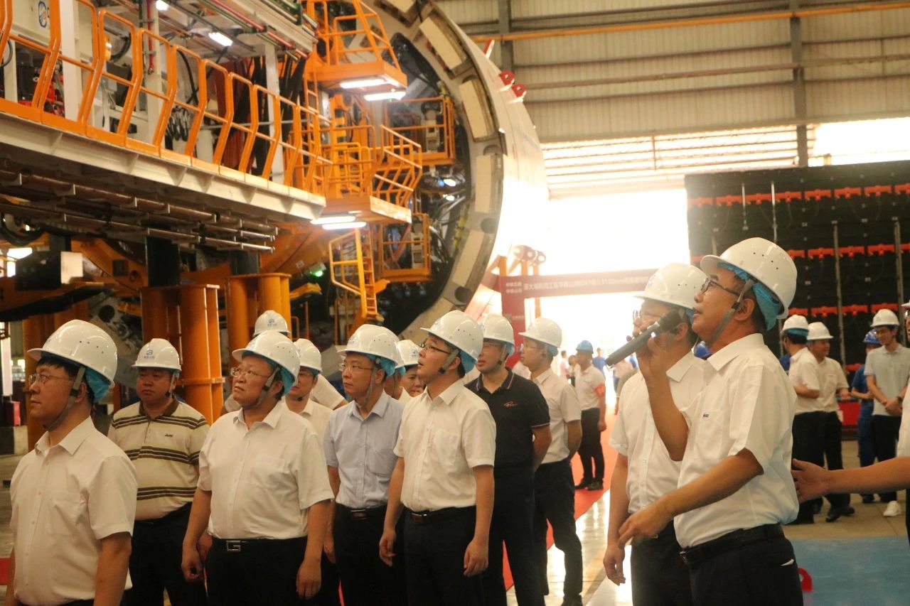 中铁bti体育粤港澳大湾区首台大直径双模盾构机成功下线