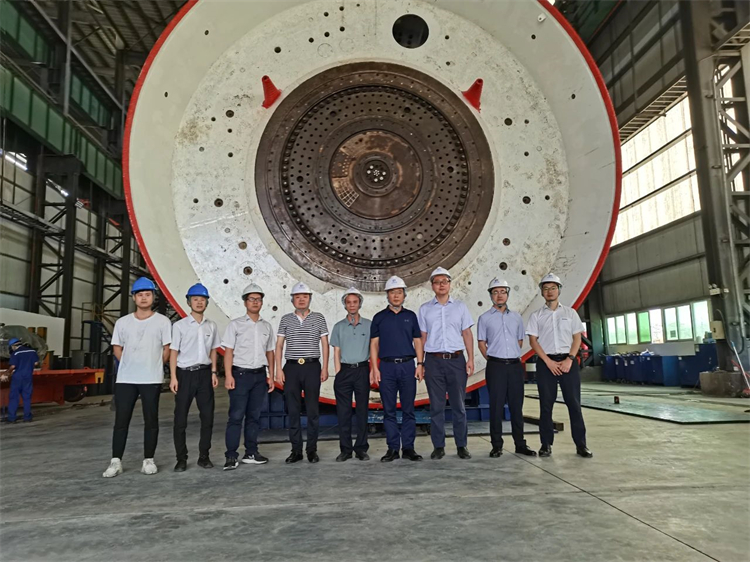 首战华东市。≈刑鷅ti体育杭德市域铁路工程地莫区间左线盾构机顺利始发