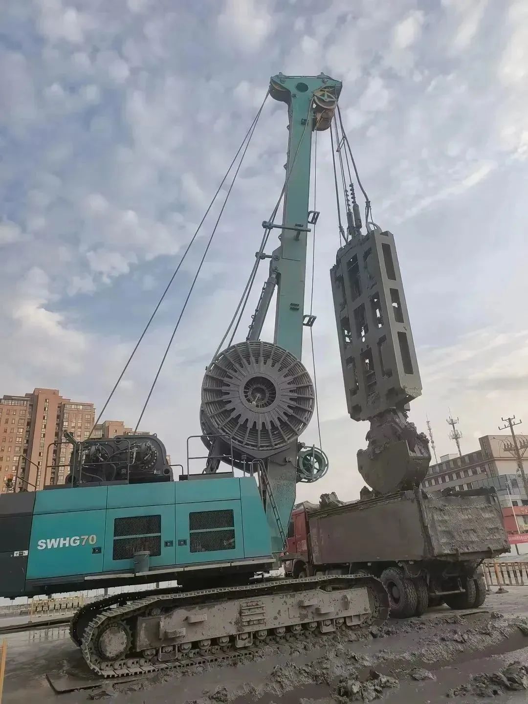 助力国内国际沉大工程！bti体育智能液压抓斗实力“出圈”