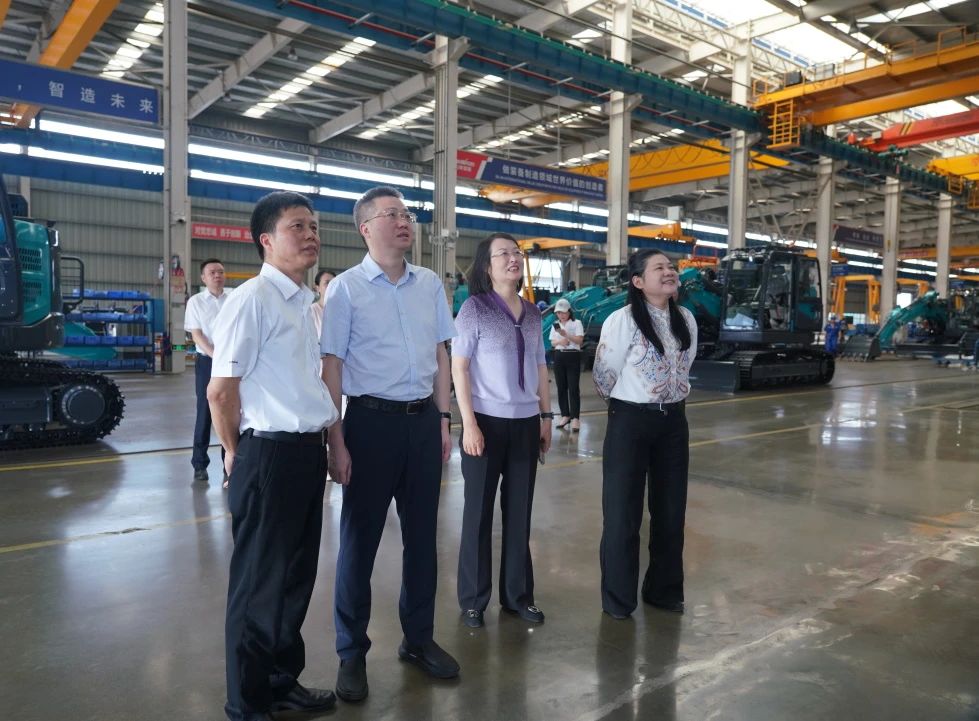 长沙市人民当局副市长、市工商联主席康镇麟调研bti体育智能