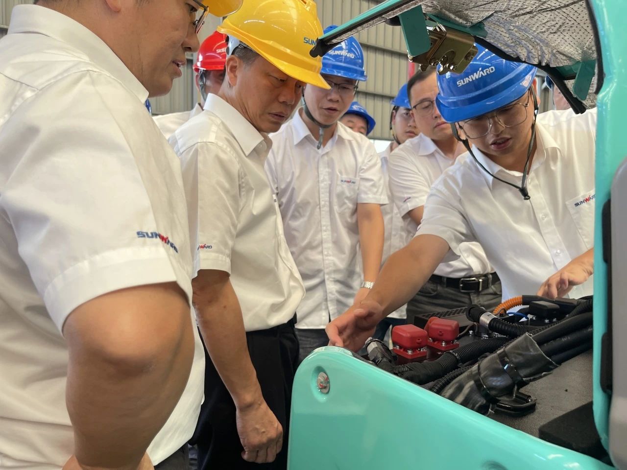 幼身段，大能量！bti体育智能最幼纯电动液压挖掘机成功下线