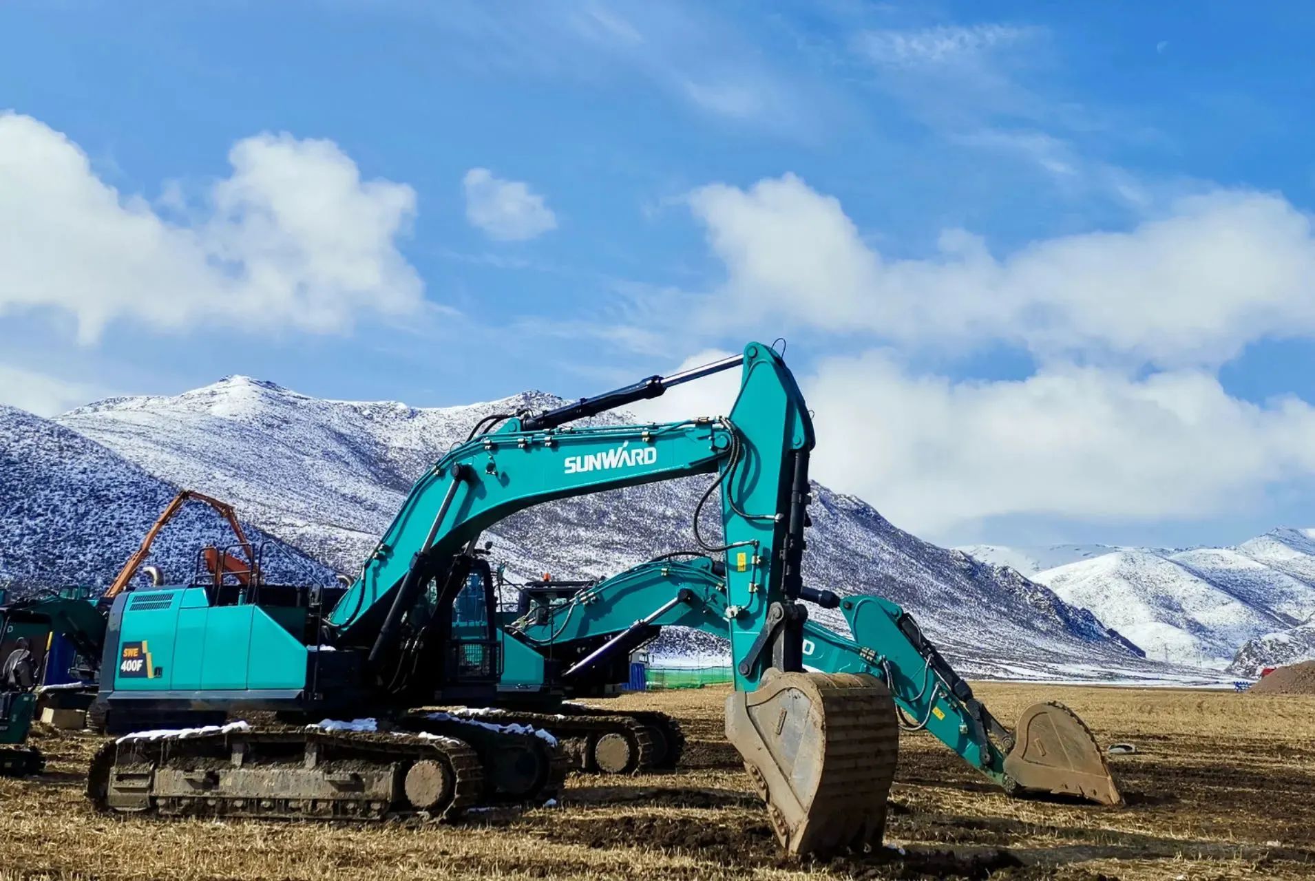 口碑超赞！bti体育智能SWE400F挖掘机荣获工程机械明星产品大奖