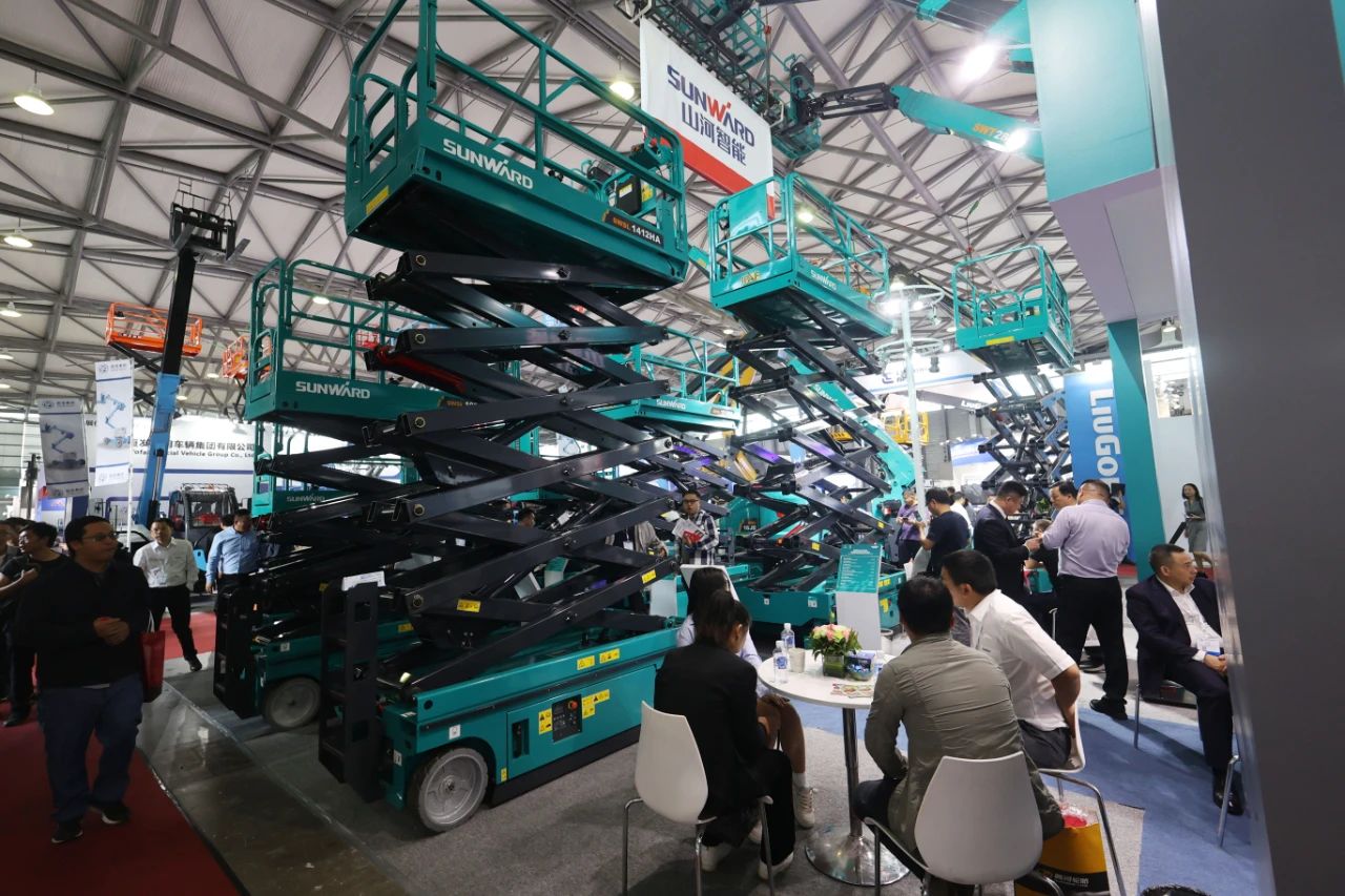 精品出击，闪灼魔都！bti体育智能全系列高空机械亮相2023亚洲国际高空展