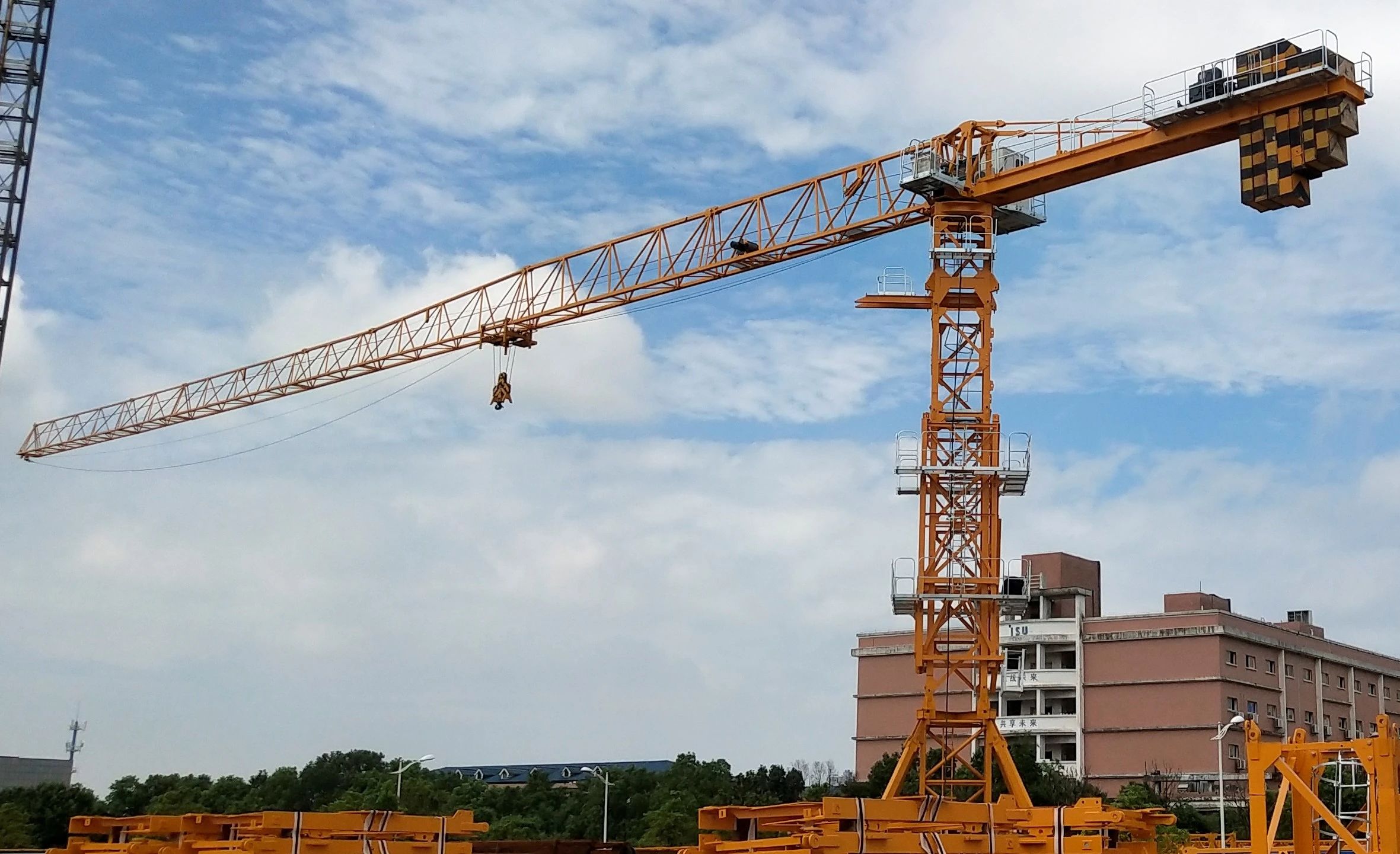 匠心智造，一目十行！bti体育江麓“精品工程”P6015B1-8塔机下线