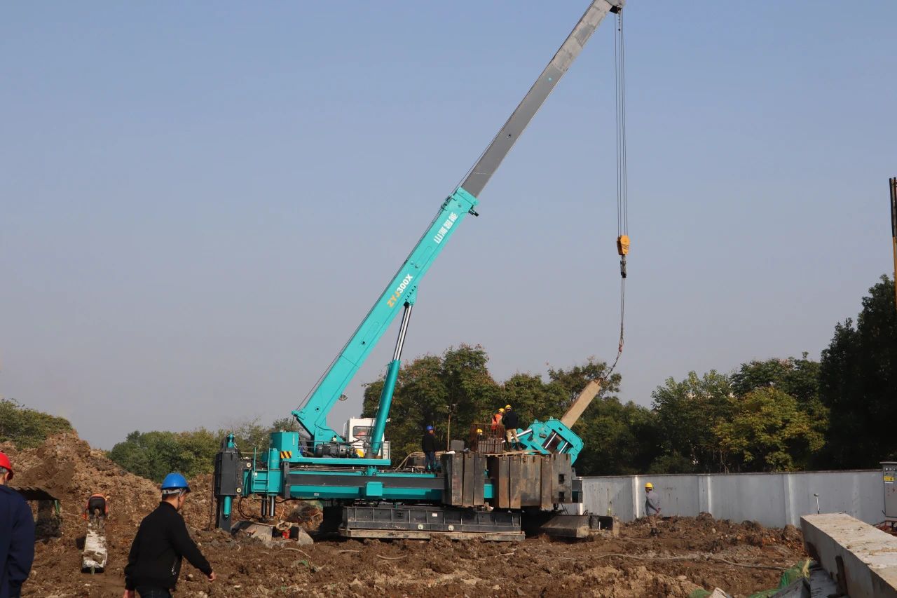 “bti体育绿”闪灼西子湖畔！bti体育智能ZYJ300X斜桩压桩机强势来袭