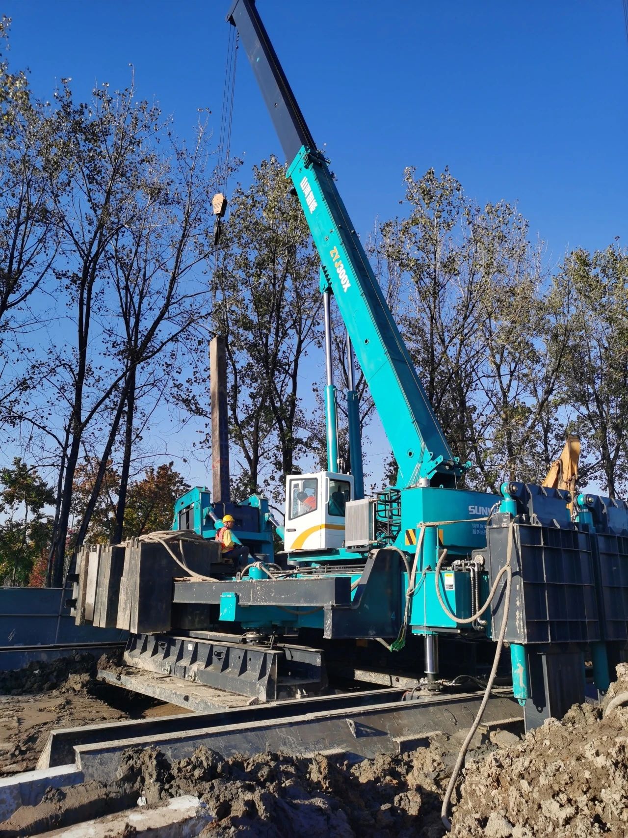 “bti体育绿”闪灼西子湖畔！bti体育智能ZYJ300X斜桩压桩机强势来袭