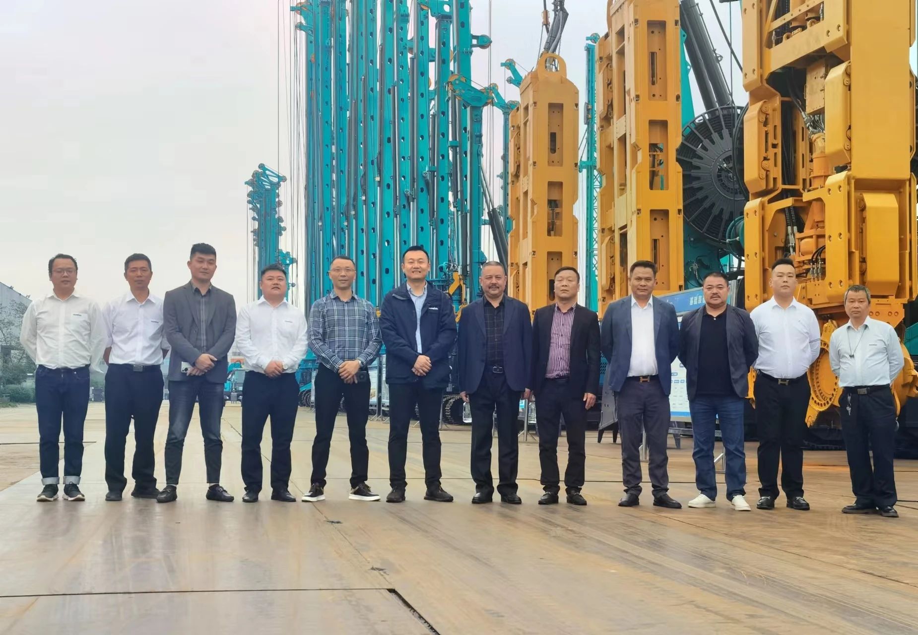 行业隆冬现暖阳！现场签购20台旋挖钻机，bti体育智能携手湖南骏牛助力国度电网项目建设