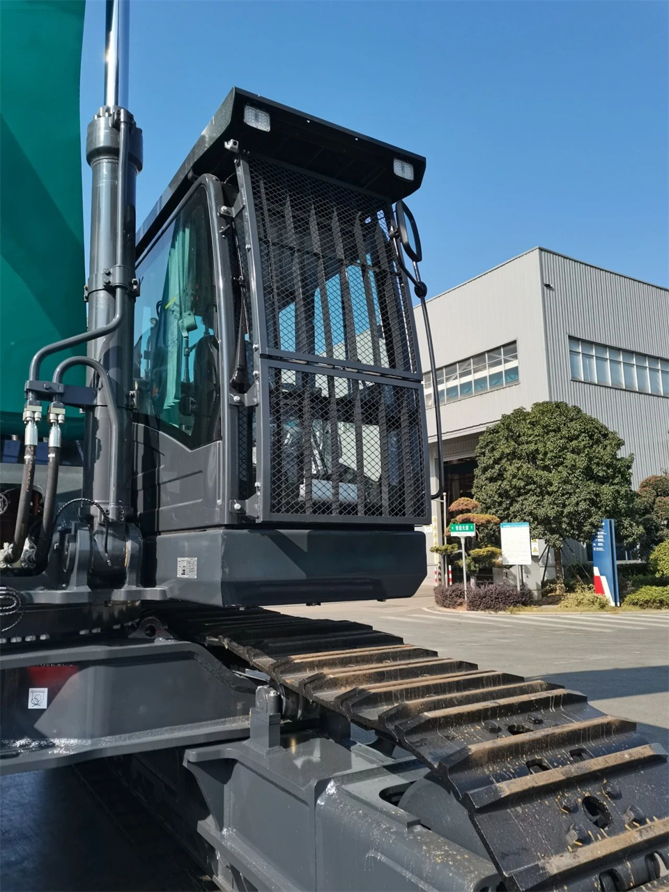 定造开发、职能更强！bti体育智能SWE750ELR加长臂液压挖掘机下线交付