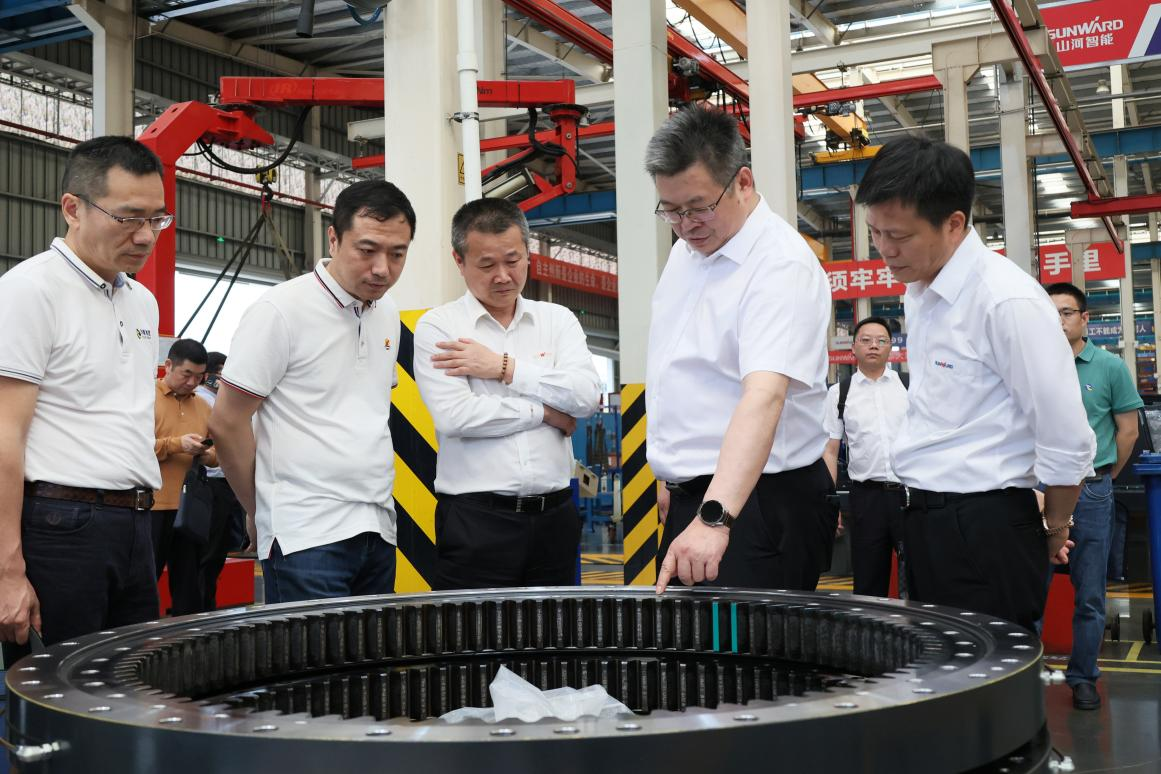 湖南钢铁集团党委书记、董事长李建宇到bti体育智能调研互换