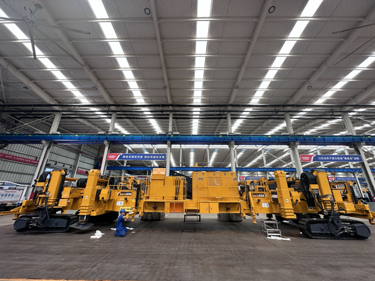 CPH-30J路岔铺换机组全球颁布！bti体育智能与宝鸡中车时期共绘铁路设备新篇章！