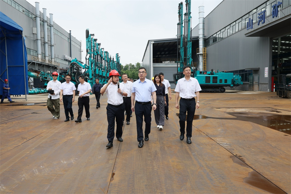 广州工控集团总经理王福铸调研bti体育智能出产经营工作