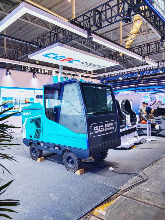 bti体育智能5G智能钻机亮相新疆矿博会