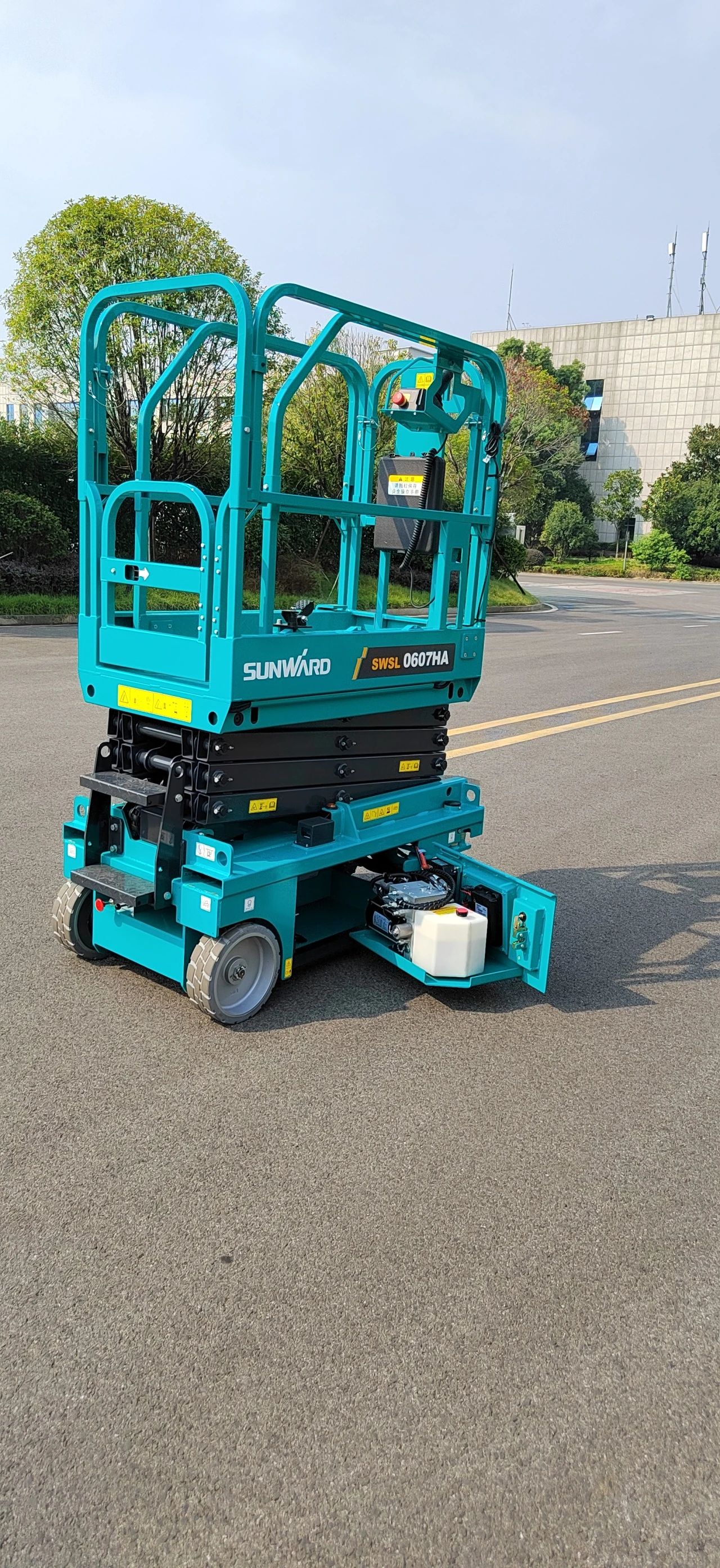 向“新”而行！bti体育智能又一款电动液驱剪叉式高空作业平台颁布