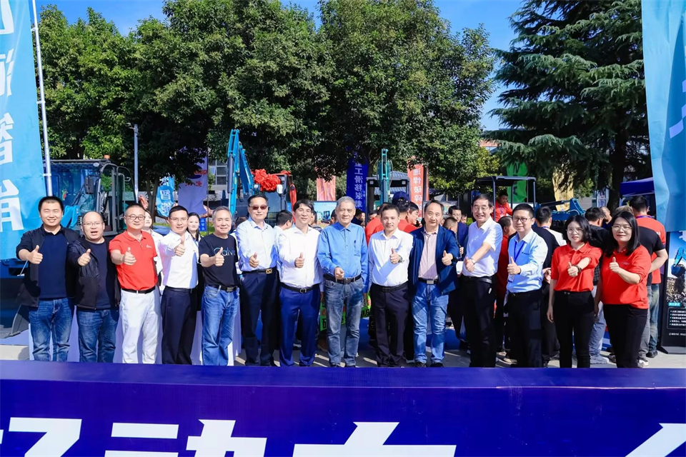 展示“掘”对实力！bti体育智能亮相2024微挖大会暨幼型设备大会